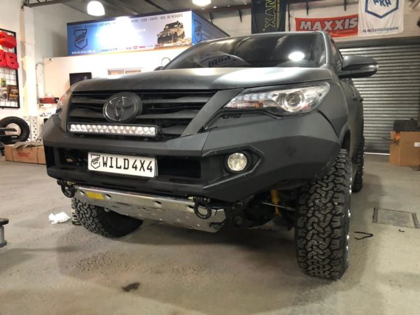 Bumper  Delantero Rhino 4x4 Toyota SW4 2016 +