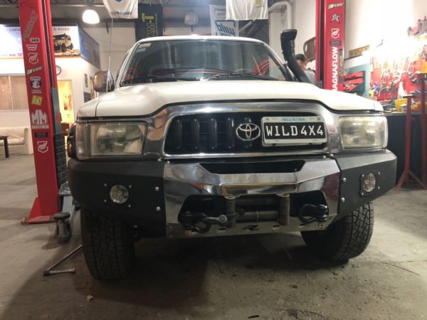 Bumper  Delantero Rhino 4x4 Toyota Hilux 1996 al 2004